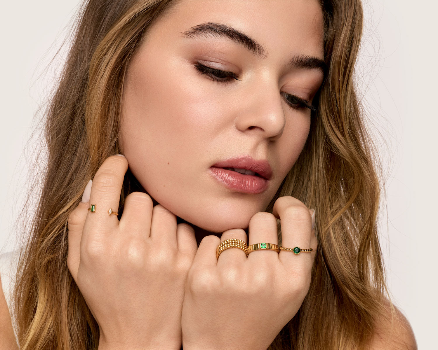 Anel de Linhas Esmera Banhado em Ouro 18k