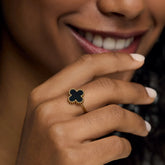 Anel de Trevo Preto Regulável Banhado em Ouro 18k