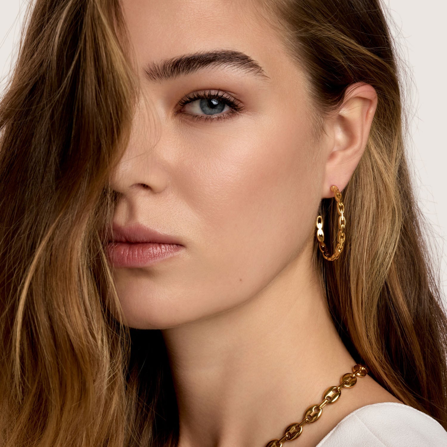 Brincos Elos Modernos Banhados em Ouro 18k