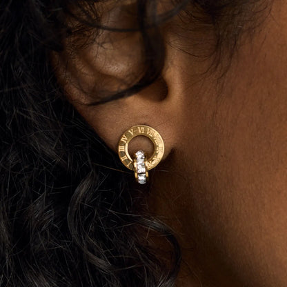 Brincos de Argola Romano com Anéis Cruzados Banhado em Ouro 18k