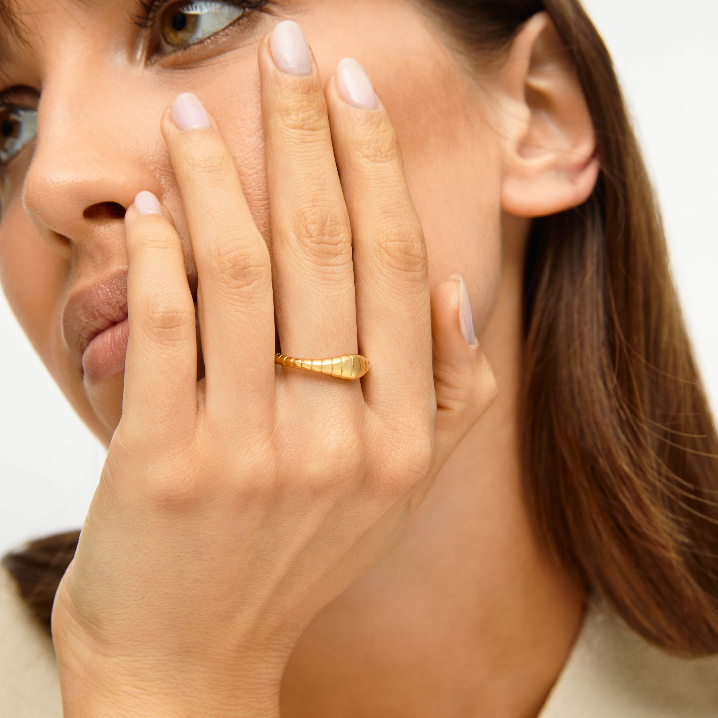 Anel Concha Marinha Banhado em Ouro 18k