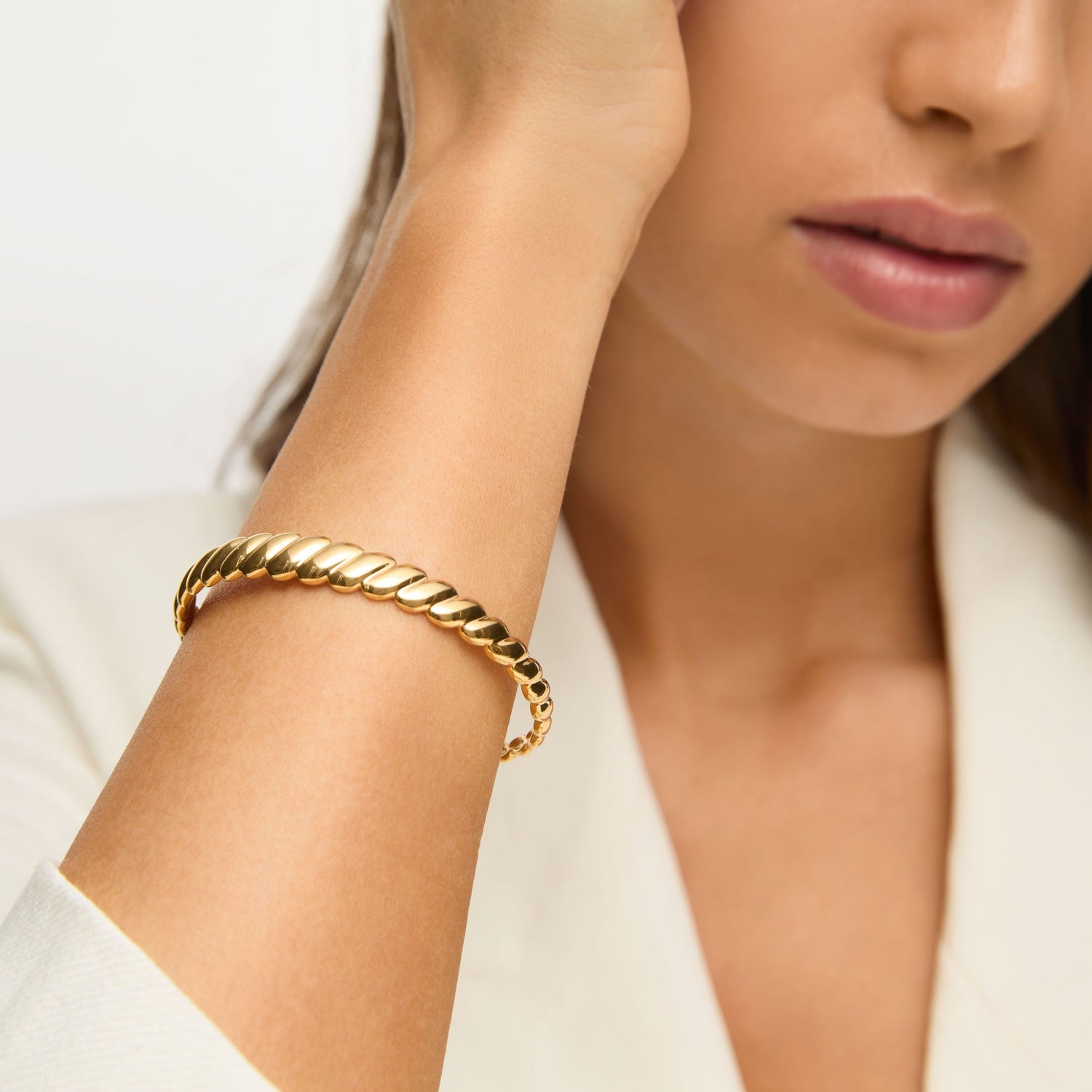 Bracelete Curvas do Mar Regulável Banhado em Ouro 18k